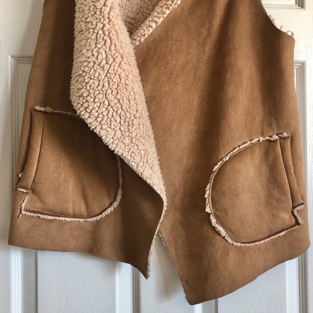 FUR VEST - Picture 2 of 2